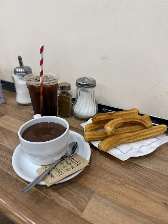 チュロスとチョコラテ、アイスコーヒー