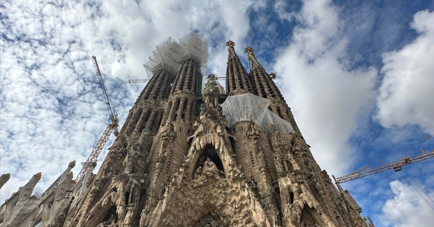 スペイン・バルセロナの街でガウディ建築を堪能する